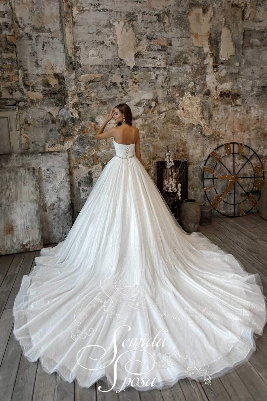 F18273
